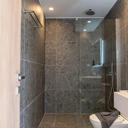 アパート 30 Roses