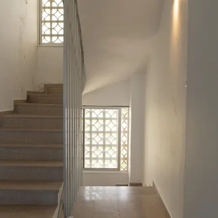 アパート 30 Roses *